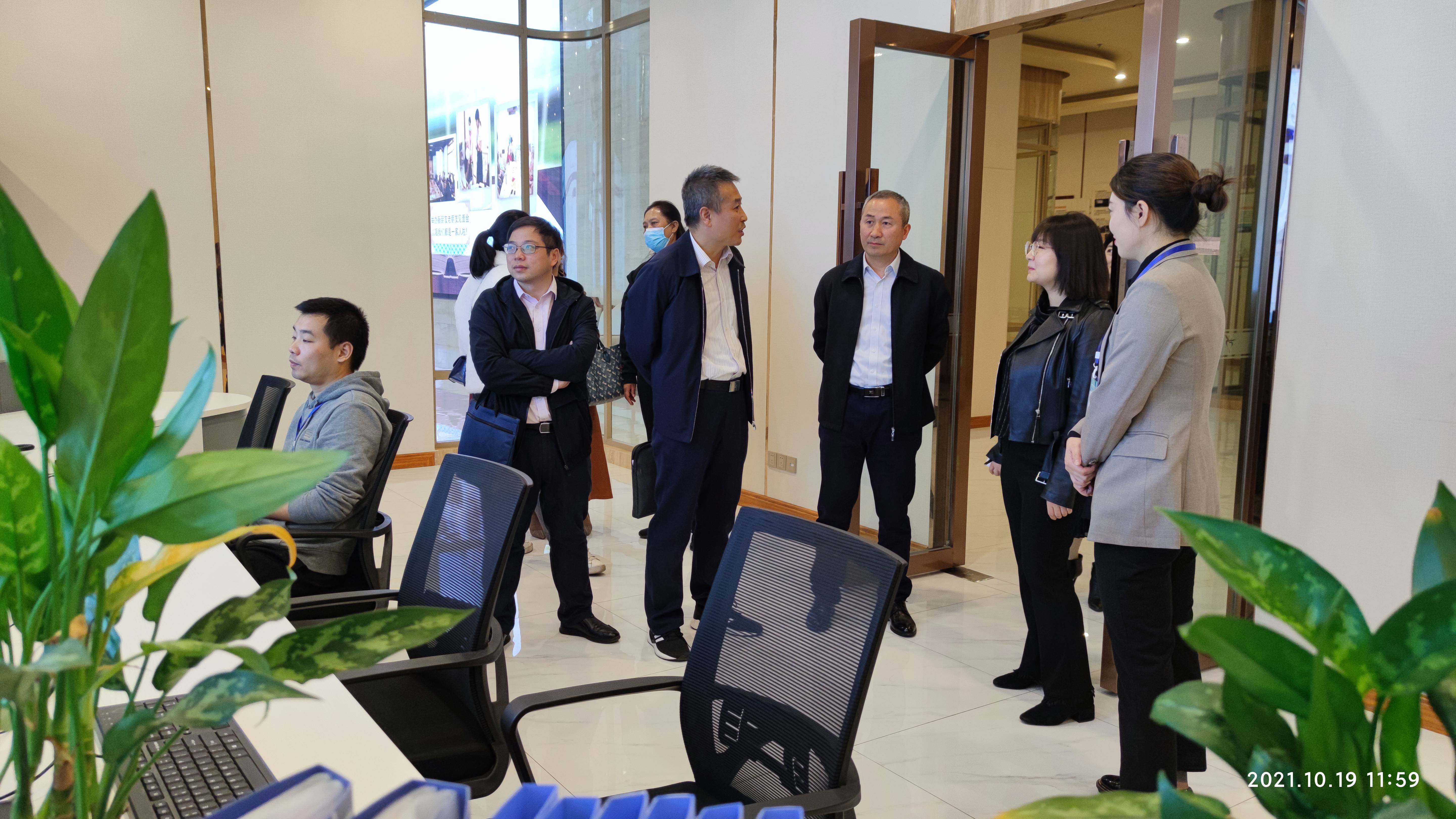 市財政局、民政局領(lǐng)導(dǎo)到春江酒城嘉苑視察瀘州智慧養(yǎng)老服務(wù)平臺 