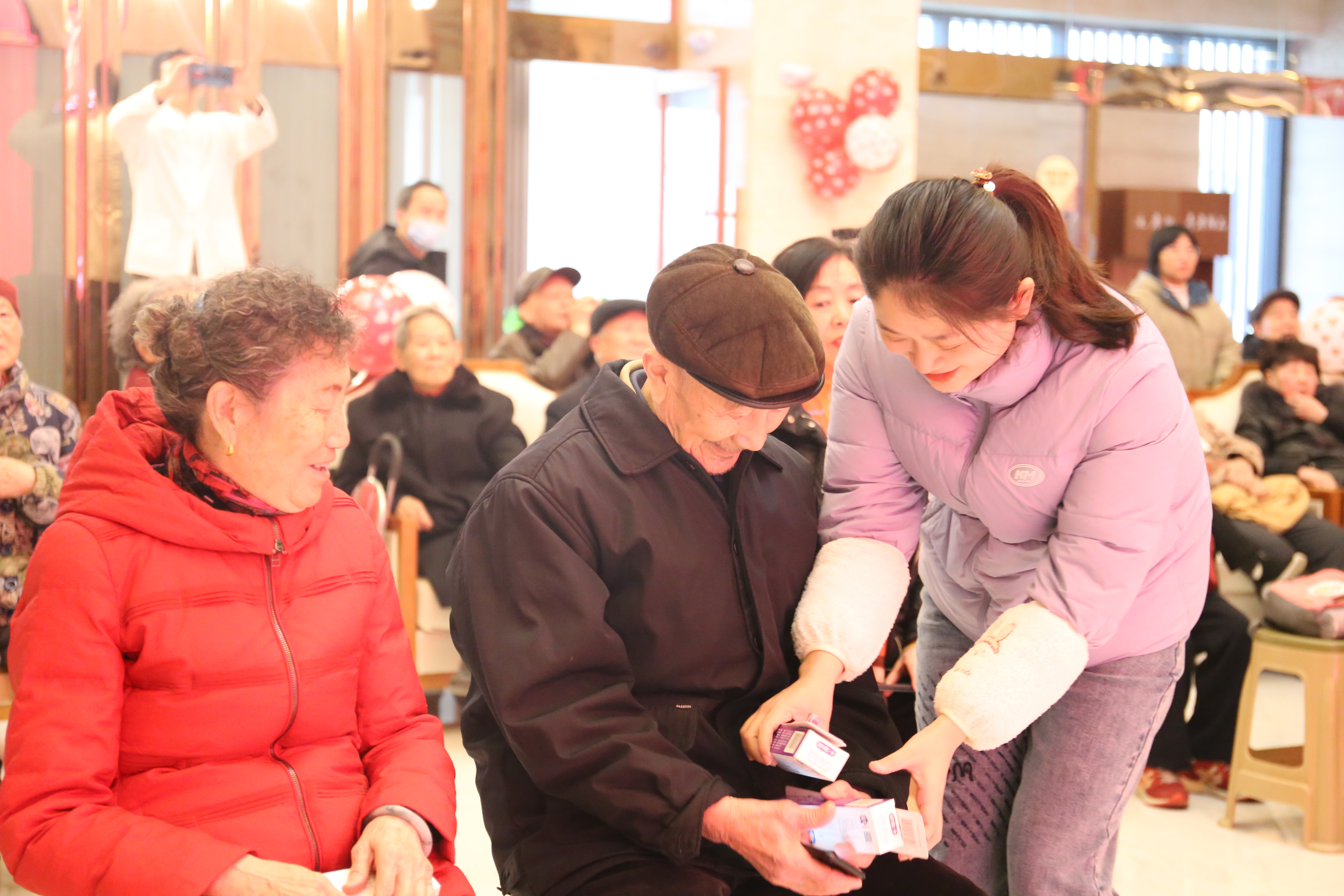 溫情開展為老志愿服務(wù)，打造“春江式”退休生活