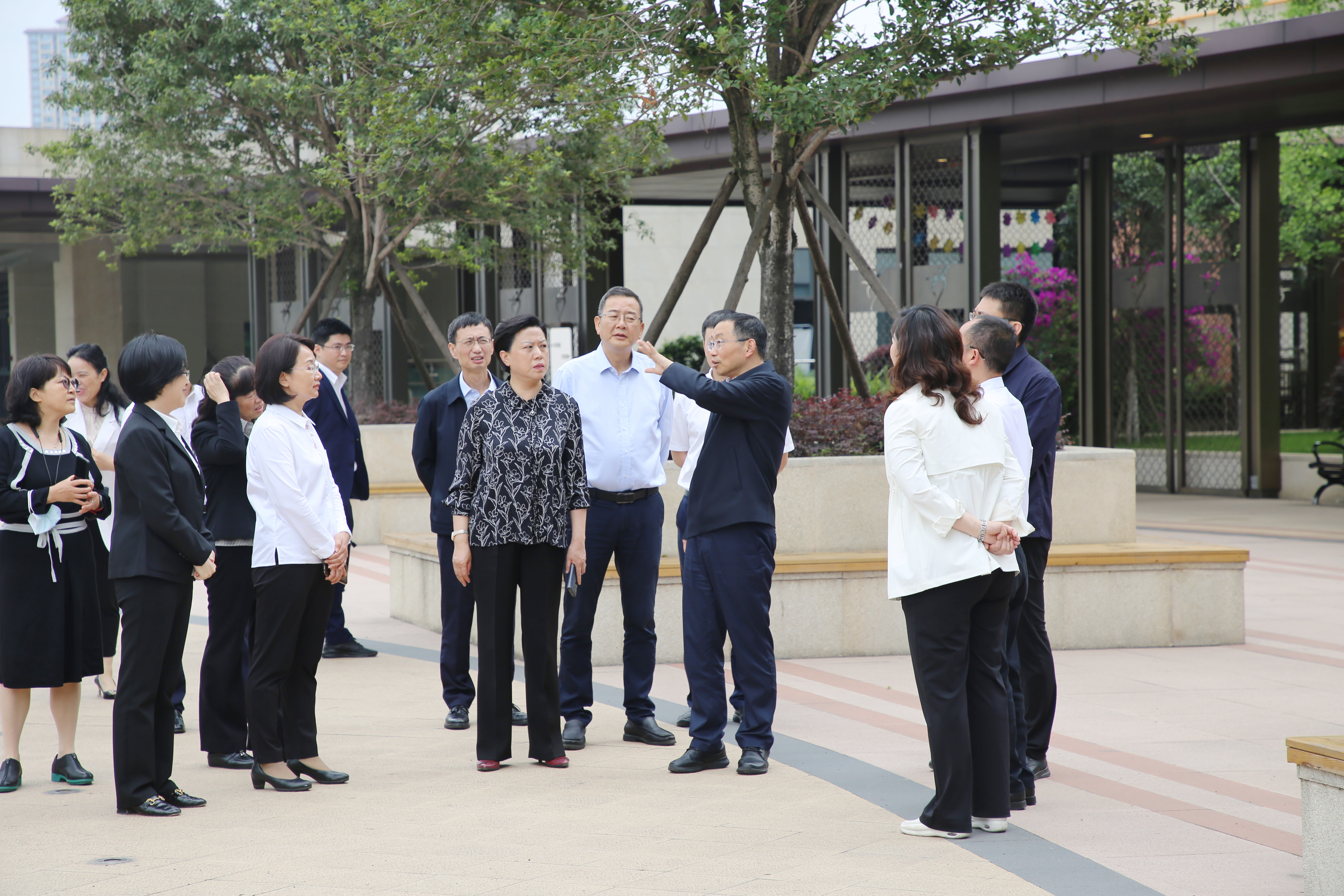 四川省人大常委會副主任何延政率隊(duì)前往西南醫(yī)投集團(tuán)調(diào)研指導(dǎo)視察指導(dǎo)養(yǎng)老工作