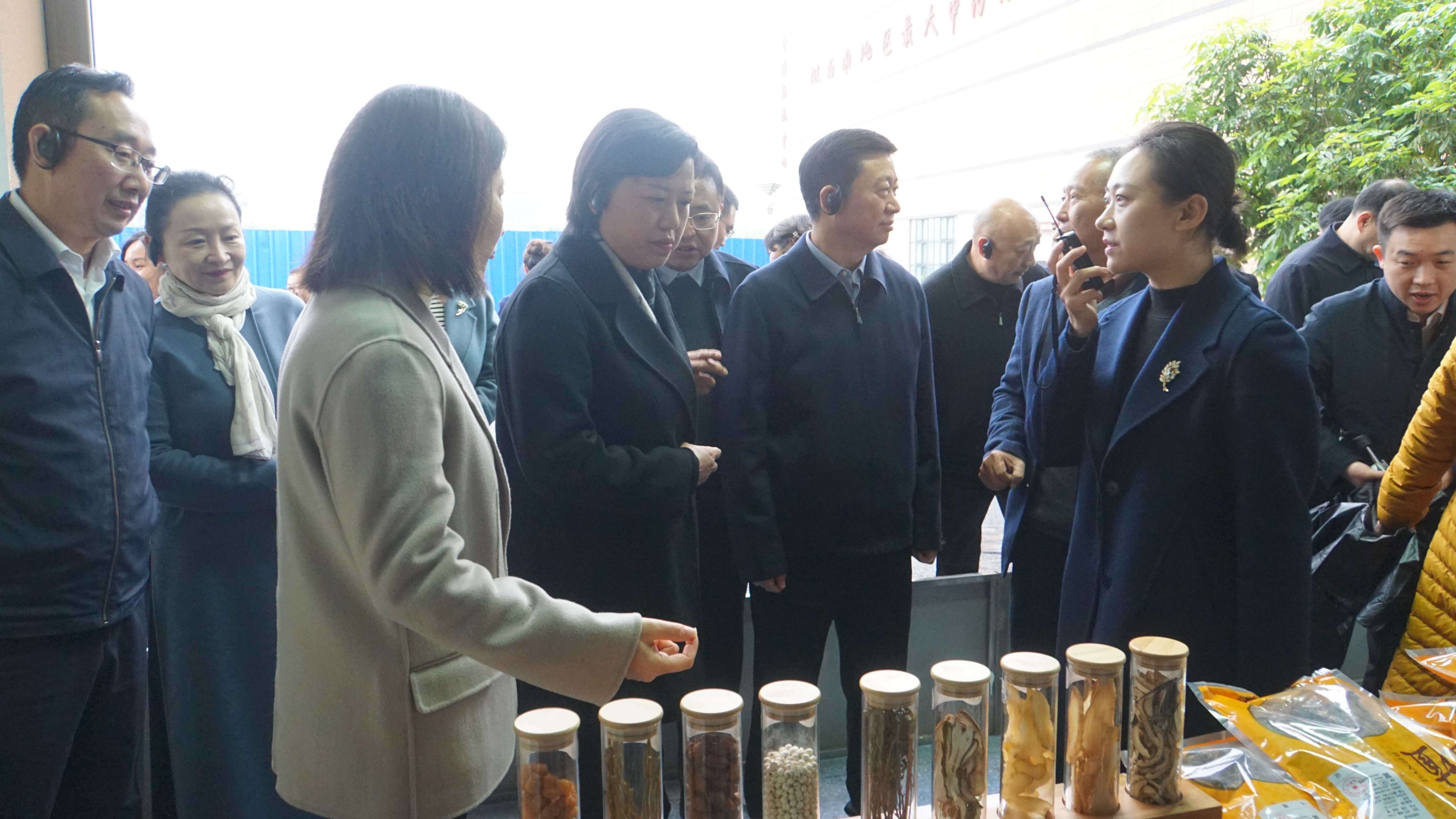瀘州市人大常委會黨組書記、主任鞠麗率隊(duì)調(diào)研天植中藥公司