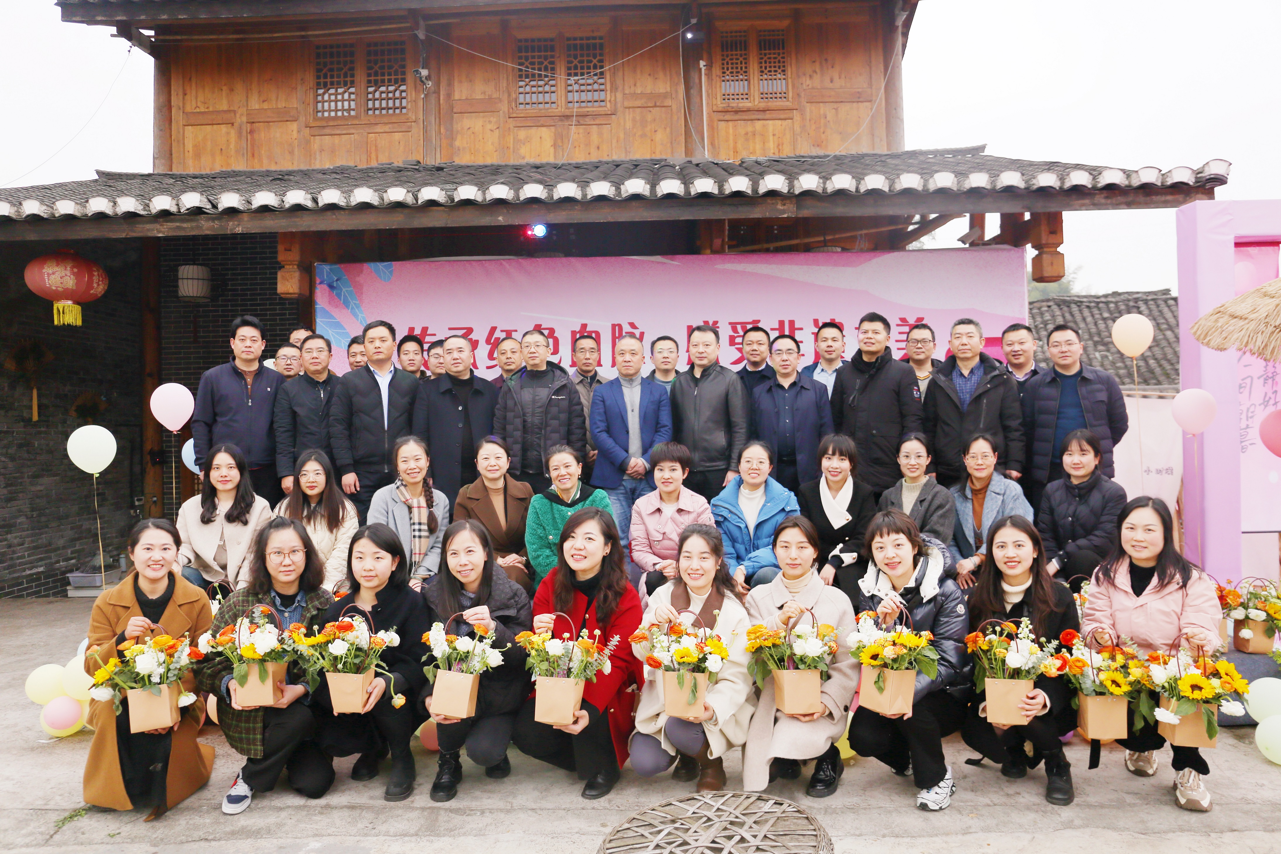 市委辦公室機關(guān)工會 西南醫(yī)投集團工會聯(lián)合開展“傳承紅色血脈 感受非遺之美”暨紀(jì)念“三八”國際勞動婦女節(jié)主題活動